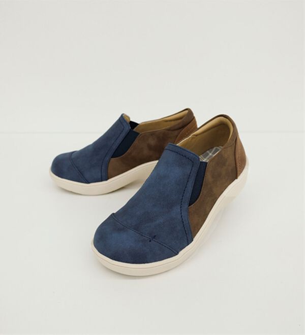 BELLUNA（ベルーナ）の「＜ＭＯＺ＞配色デザインスリッポンシューズ（スリッポン）」｜詳細画像