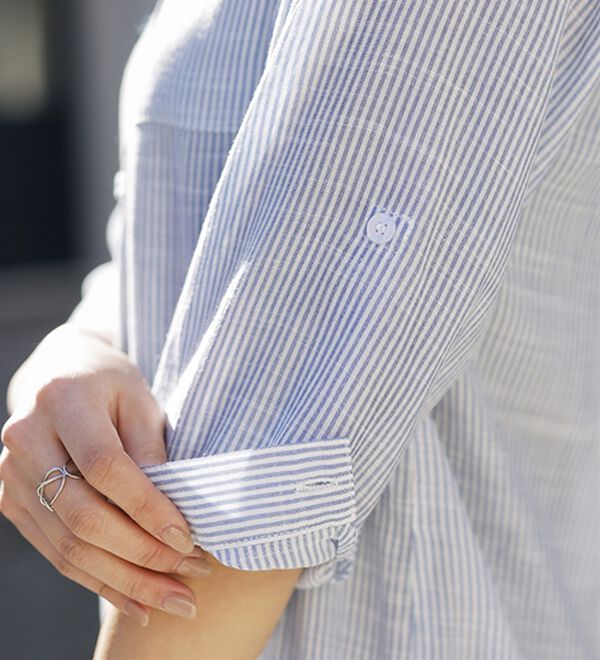 BELLUNA（ベルーナ）の「【シャツ+インナーのセット】スラブ素材ボタン使い裾タックシャツアンサンブル（アンサンブル）」｜詳細画像