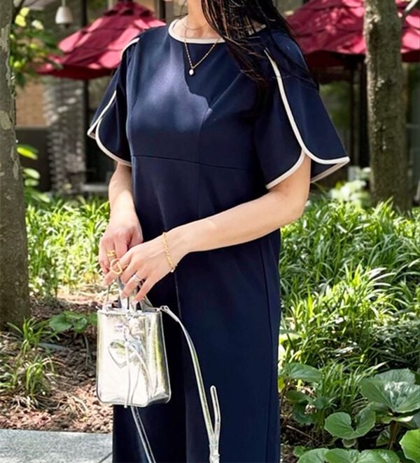 GeeRA（ジーラ）の「スリット入りフレアースリーブワンピース（その他ワンピース）」｜詳細画像