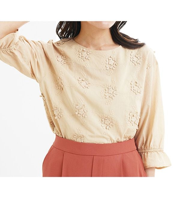 BELLUNA（ベルーナ）の「【店舗・ネット限定】モチーフレース使い袖ギャザーブラウス（ブラウス）」｜詳細画像