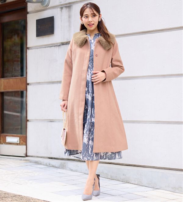 alotta（アロッタ）の「美人シルエットファー付ノーカラーコート【美人百花掲載】（ロングコート）」｜詳細画像