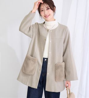 alotta（アロッタ）の「ファーポケット付き上品ノーカラーコート（ロングコート）」｜ベージュ