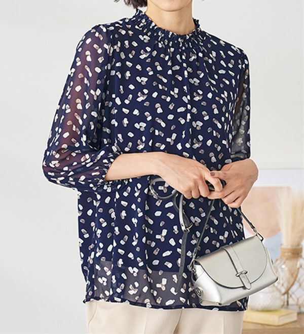 BELLUNA（ベルーナ）の「シフォンプリントシャーリング使いブラウス（ブラウス）」｜詳細画像