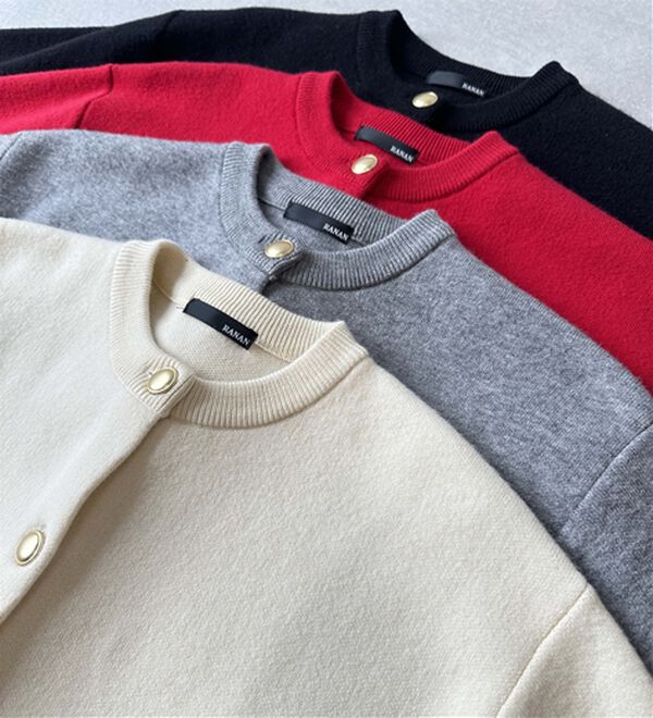 RANAN（ラナン）の「【4つの機能付き】洗える！ゴールド調ボタンニットカーディガン（ニットカーディガン）」｜詳細画像