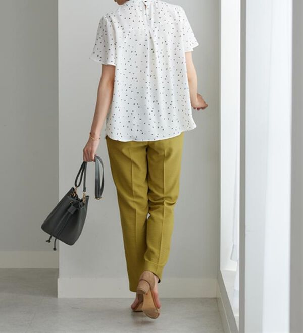 BELLUNA（ベルーナ）の「小紋柄タック使い袖フレアーブラウス（ブラウス）」｜詳細画像