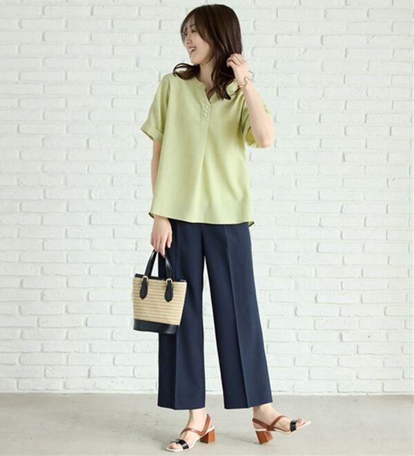 BELLUNA（ベルーナ）の「麻調合繊パール付タックデザインブラウス（ブラウス）」｜詳細画像