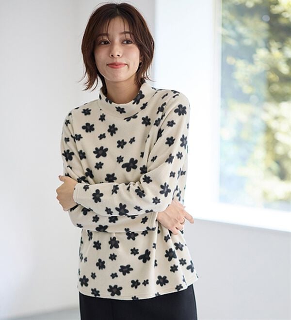 LAVIENNE（ラヴィエンヌ）の「薄手ストレッチフリースのプリントハイネック長袖（ニット・セーター）」｜詳細画像