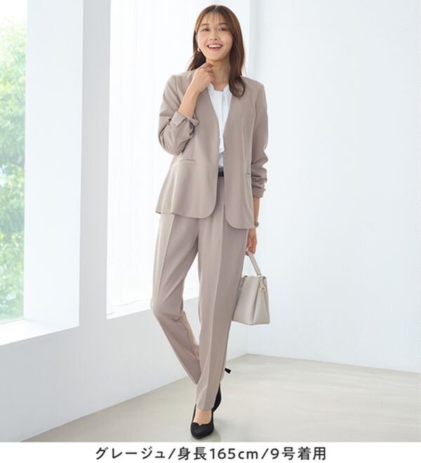 alotta（アロッタ）の「【２点セット】洗える！多機能ノーカラージャケットスーツ（パンツスーツ）」｜詳細画像