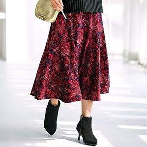 BELLUNA（ベルーナ）の「華やぎプリントフレアースカート（ロングスカート）」｜赤系ペイズリー