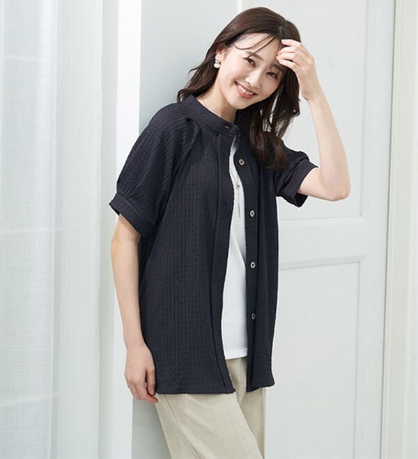 BELLUNA（ベルーナ）の「Ｔシャツみたいに着られるきれい見えブラウス（ブラウス）」｜詳細画像