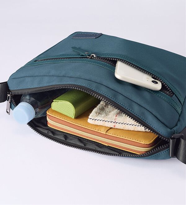 「＜ヒロコ・コシノ・オム・ベーシック＞超軽量ソフトタッチショルダー（メンズショルダーバッグ）」｜詳細画像