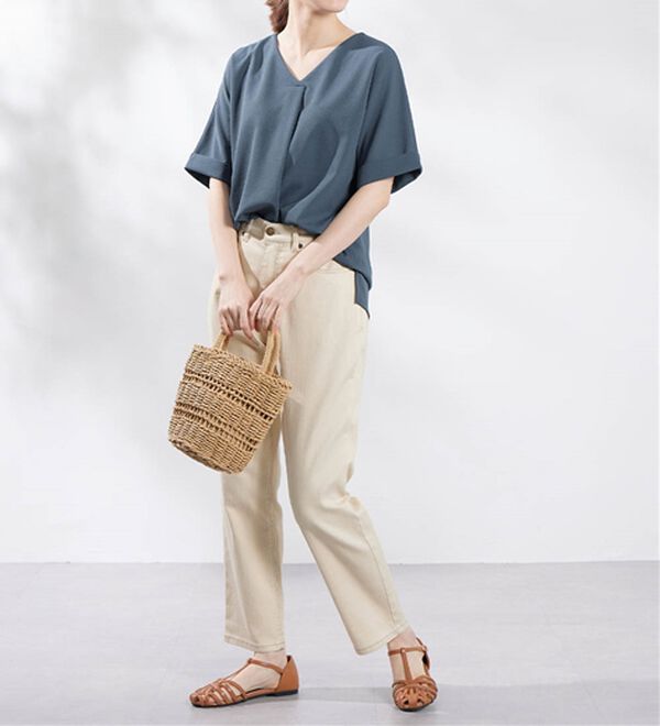 Viola e Viola（ヴィオラ エ ヴィオラ）の「【４つの機能付】ひんやり！すっきりＶネックＴシャツブラウス（カットソー）」｜詳細画像