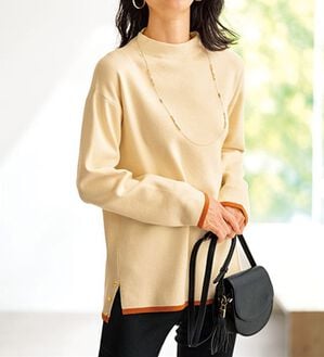 BELLUNA（ベルーナ）の「金ボタン使い配色ニットプルオーバー（ニット・セーター）」｜アイボリー／オレンジ