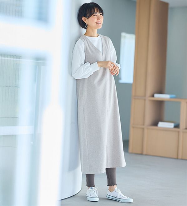 BELLUNA（ベルーナ）の「《ＨｕｇＲｅａｍコットン》Ｖネックジャンパースカート（ジャンパースカート）」｜詳細画像