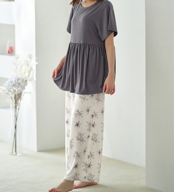 YU'NOW（ユナウ）の「【上下２点セット】レーヨンブレンドペプラムパジャマセット（パジャマ・ルームウェア）」｜詳細画像