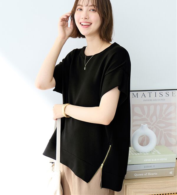 Viola e Viola（ヴィオラ エ ヴィオラ）の「ひんやりなめらかダンボール裾ジップチュニック（チュニック）」｜ブラック