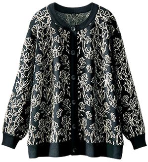 BELLUNA（ベルーナ）の「花柄ジャカードボタン使いカーディガン（ニットカーディガン）」｜黒系
