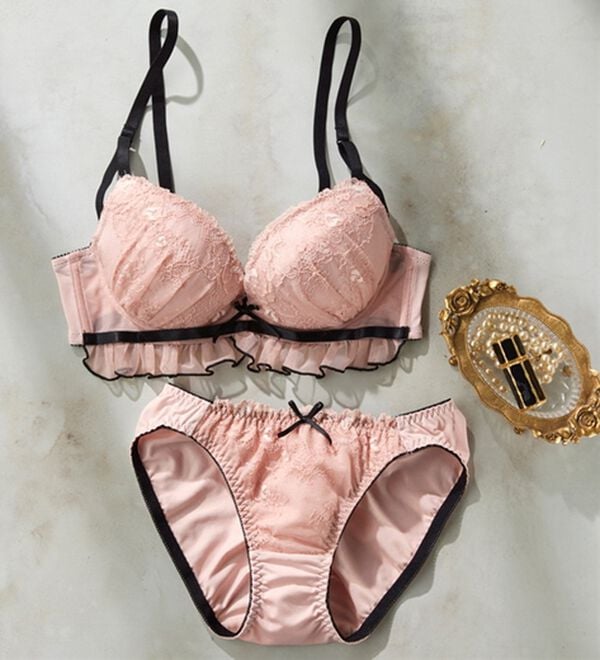 YU'NOW（ユナウ）の「ｔｏ　ｍｅｅブラ＆ショーツ（ブラジャー＆ショーツセット）」｜ローズ系アンダーフリル