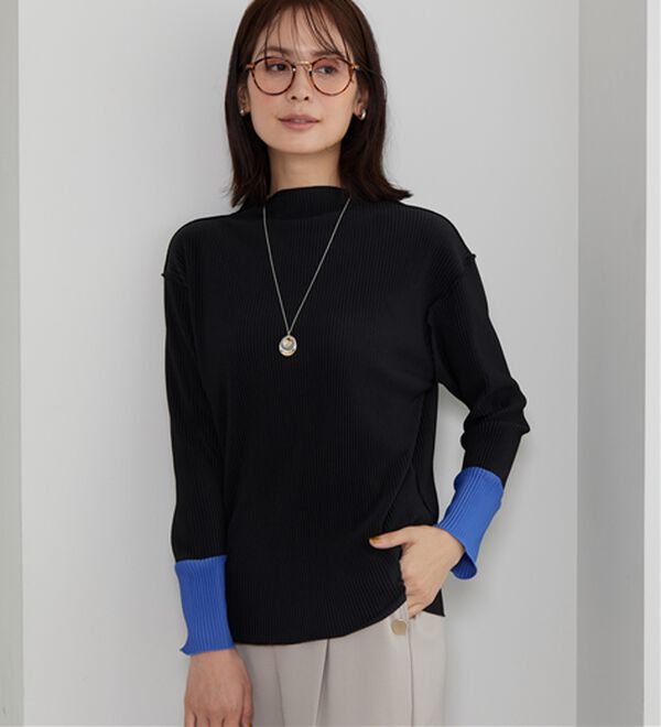 BELLUNA（ベルーナ）の「プリーツ素材配色デザインプルオーバー（カットソー）」｜黒系