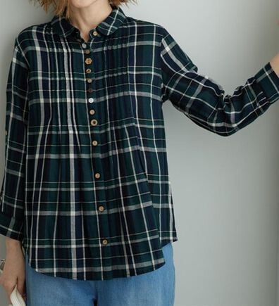 BELLUNA（ベルーナ）の「【綿100％素材】ダブルガーゼ素材丸衿多ボタンブラウス（ブラウス）」