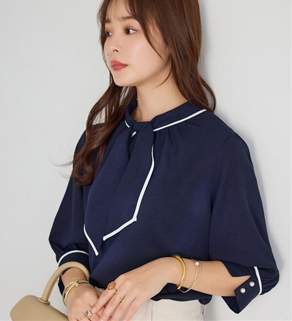 alotta（アロッタ）の「袖口パール6分袖ブラウス（ブラウス）」｜ネイビー