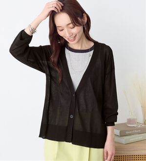 Viola e Viola（ヴィオラ エ ヴィオラ）の「【ＵＶカット】さらっと軽いＶネックサマーニットカーディガン（ニットカーディガン）」｜ブラック