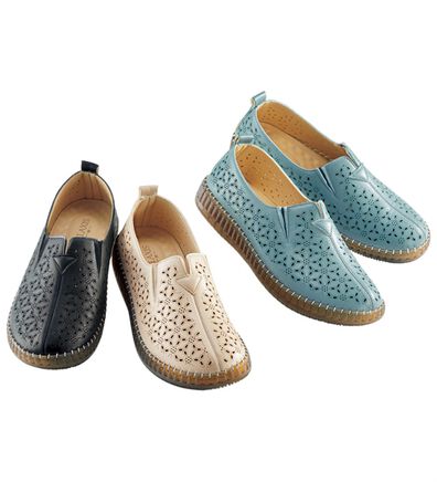 BELLUNA（ベルーナ）の「ゆったりカットワークスリッポン（スリッポン）」