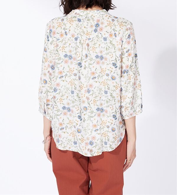 BELLUNA（ベルーナ）の「レーヨン素材ギャザー使いプリントブラウス（ブラウス）」｜詳細画像