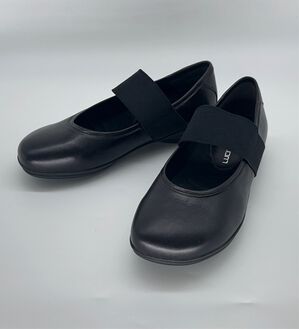BELLUNA（ベルーナ）の「山羊革甲ゴムベルトシューズ（フラットシューズ）」｜ブラック
