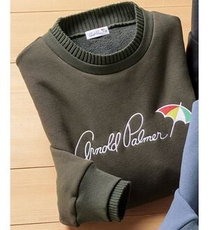 「＜アーノルド　パーマー＞技ありニット使い裏ボアトレーナー（メンズトレーナー）」｜カーキ