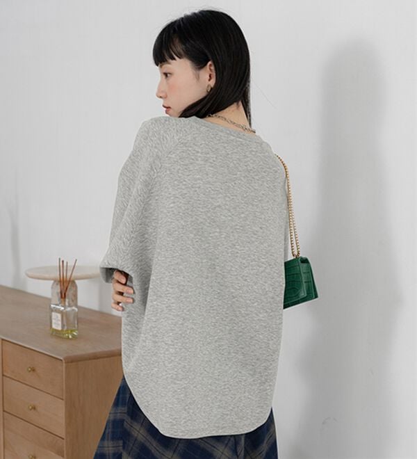 BELLUNA（ベルーナ）の「なめらかタッチ！もっちりん裾ラウンド短丈プルオーバー（カットソー）」｜詳細画像