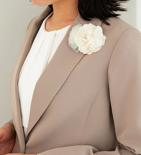 BELLUNA（ベルーナ）の「＜セレモニースタイル＞パール使いフラワーコサージュ（その他ファッション小物）」｜詳細画像