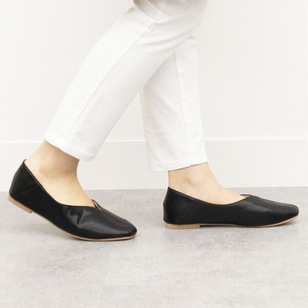 BELLUNA（ベルーナ）の「美ラインカッティングチラリ花柄パンプス（パンプス）」｜詳細画像