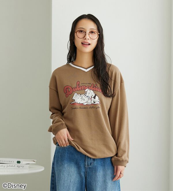 BELLUNA（ベルーナ）の「＜Ｄｉｓｎｅｙ＞【１０１匹わんちゃん】裏毛Ｖネックトレーナー（カットソー）」｜モカ