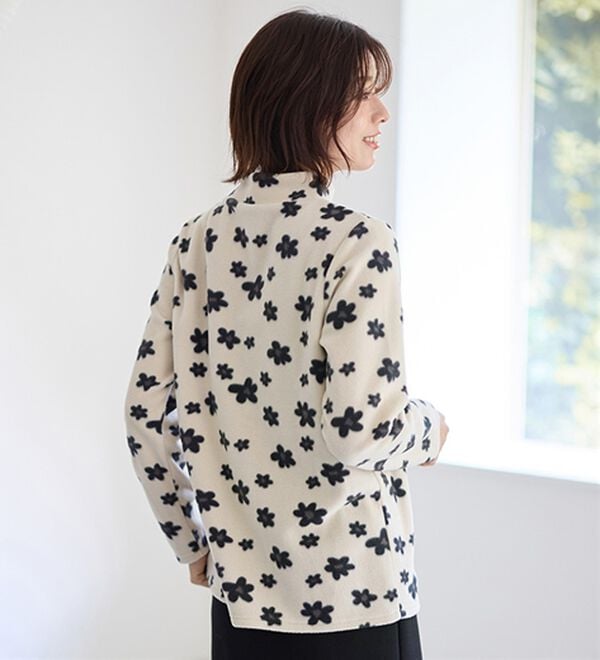 LAVIENNE（ラヴィエンヌ）の「薄手ストレッチフリースのプリントハイネック長袖（ニット・セーター）」｜詳細画像