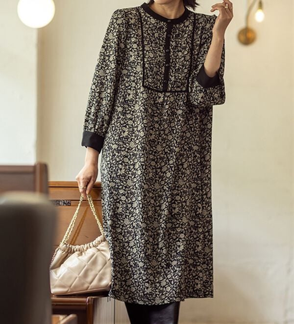 BELLUNA（ベルーナ）の「ビンテージ柄ピンタック使いワンピース（その他ワンピース）」｜詳細画像