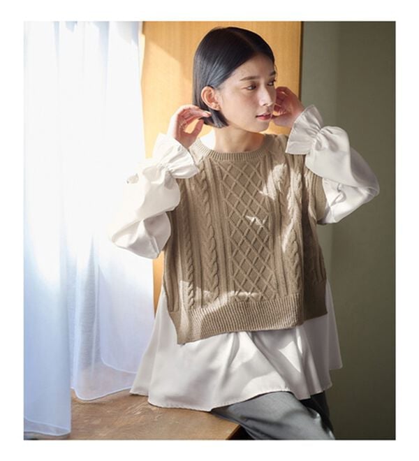 Viola e Viola（ヴィオラ エ ヴィオラ）の「１枚で重ね着が楽しめる！レイヤード風ケーブル編みニットトップス（ニット・セーター）」｜詳細画像
