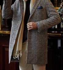 「上品さに差をつけるツイード調チェスターコート（メンズコート）」