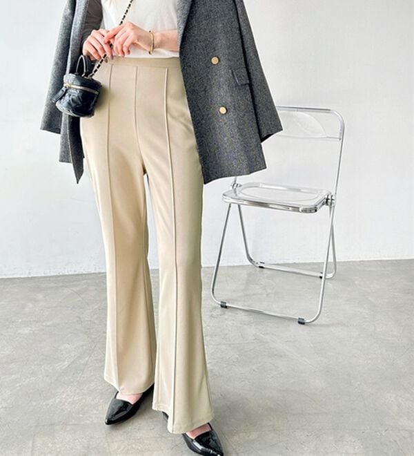 GeeRA（ジーラ）の「センターラインセミフレアカットパンツ（フルレングスパンツ）」｜詳細画像