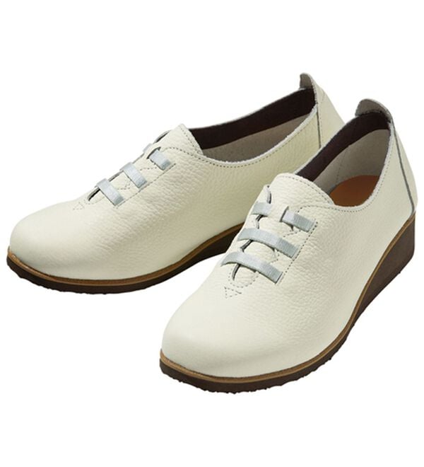 ルフラン（ルフラン）の「＜フィグリーノ＞ソフトレザーのサテンゴムシューズ（フラットシューズ）」｜オフホワイト