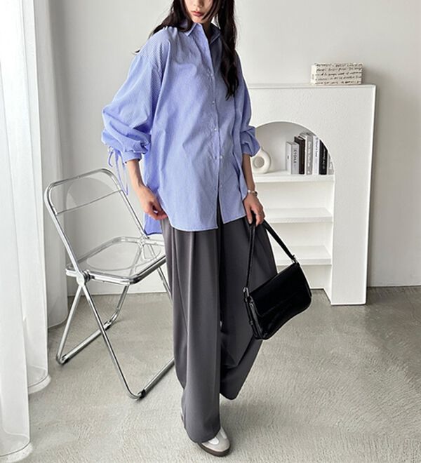 GeeRA（ジーラ）の「バックギャザー＆リボンデザインシャツ（シャツ）」｜詳細画像