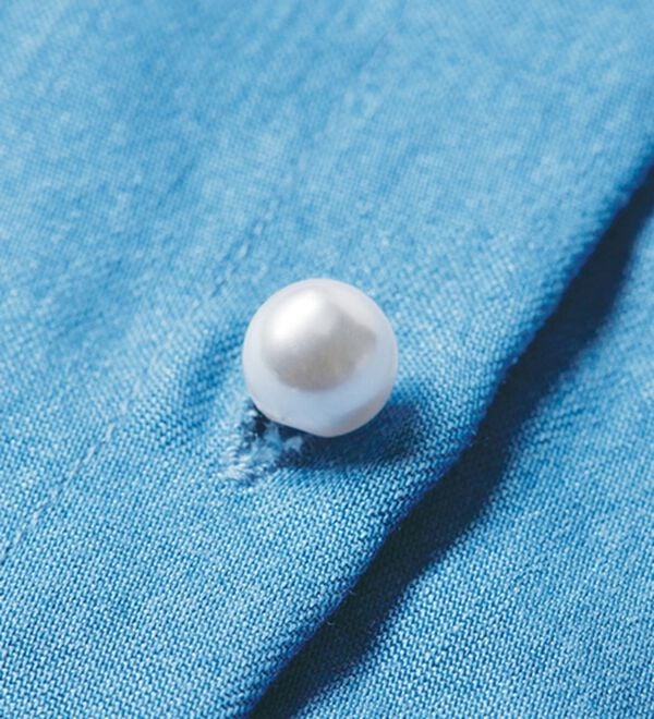 RANAN（ラナン）の「パール調ボタン使いデニム調シャツ（ブラウス）」｜詳細画像