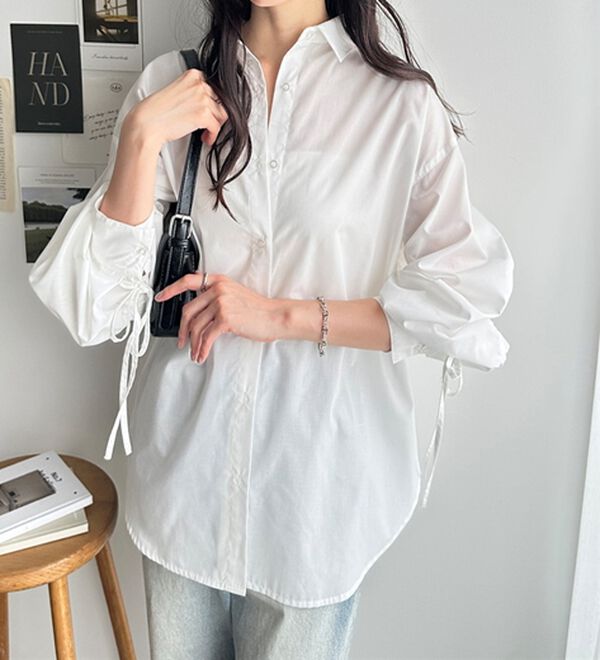 GeeRA（ジーラ）の「バックギャザー＆リボンデザインシャツ（シャツ）」｜詳細画像