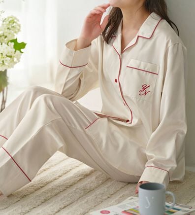 YU'NOW（ユナウ）の「裏起毛サテンパジャマ（パジャマ・ルームウェア）」