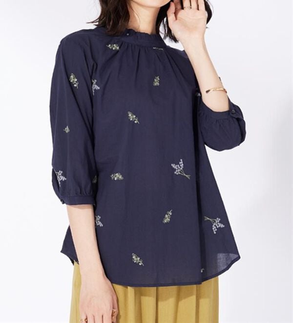 BELLUNA（ベルーナ）の「綿100％とび花刺しゅうブラウス（ブラウス）」｜詳細画像