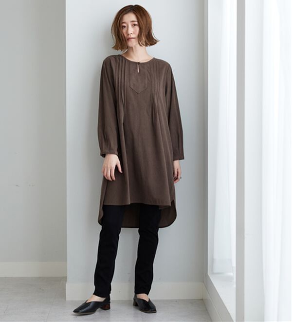 BELLUNA（ベルーナ）の「コーデュロイ素材ピンタック使いワンピース（その他ワンピース）」｜詳細画像