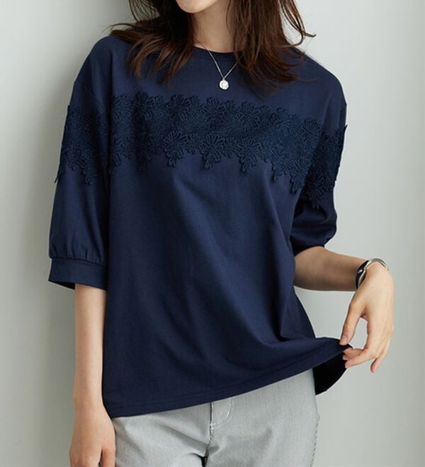 BELLUNA（ベルーナ）の「ケミカルレース使い華やかプルオーバー（カットソー）」｜詳細画像