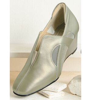 BELLUNA（ベルーナ）の「４Ｅ牛革エレガントラインシューズ（パンプス）」｜シャンパン