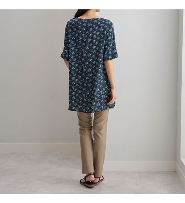 BELLUNA（ベルーナ）の「レーヨンプリント肩ボタン使いチュニック（チュニック）」｜詳細画像