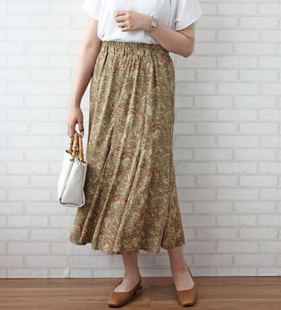 BELLUNA（ベルーナ）の「裾切替デザインフレアースカート（ひざ丈スカート）」